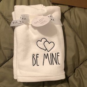 Ray Dunn kitchen/bath hand towels valentines